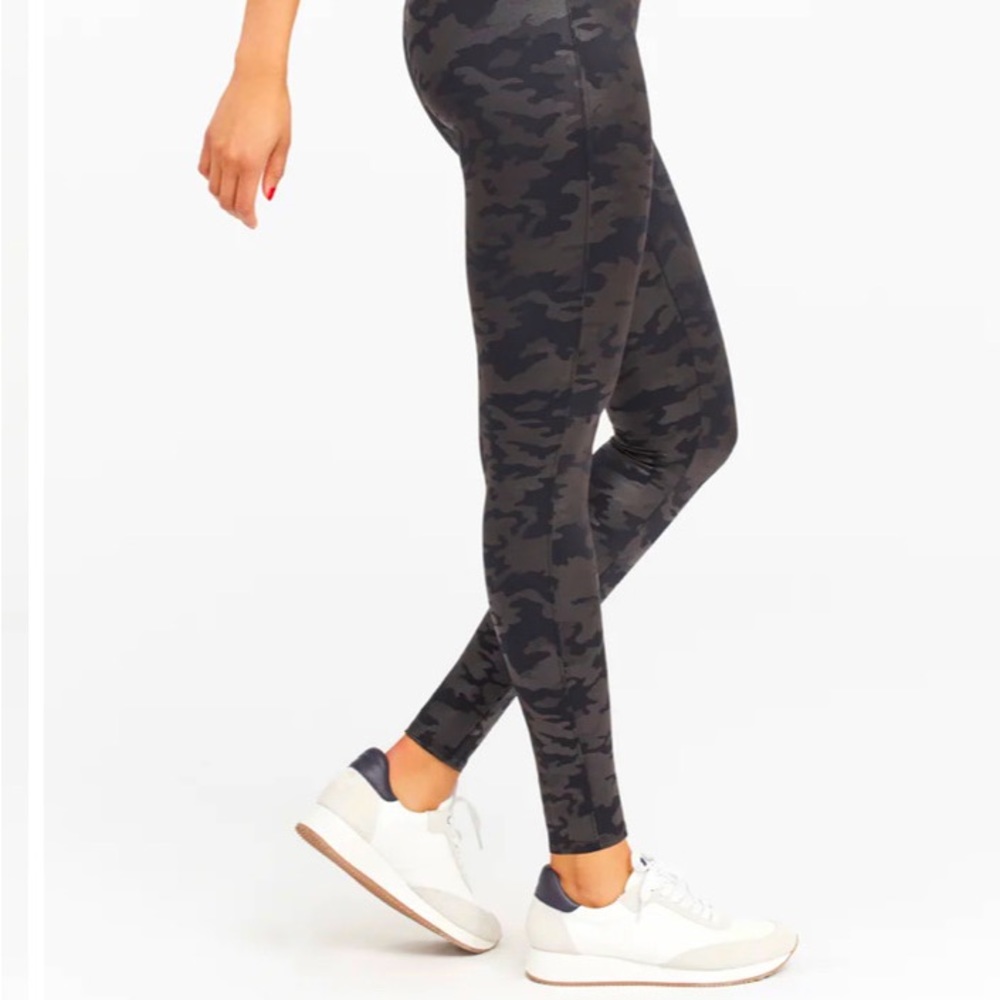 ✨SPANX Faux Leather Camo Leggings✨